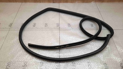 95028343 Уплотнитель двери задней правой Chevrolet Captiva C100 2006-2010
По кузову.