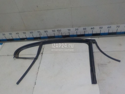823304528R Уплотнитель стекла двери Renault Fluence (2010 - 2017)
