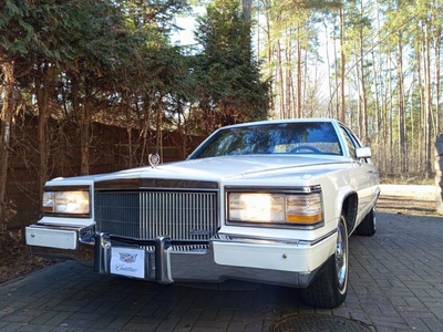 Cadillac флитвуд brougham v8