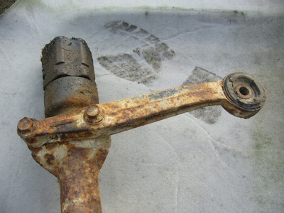 1300041 Toyota hilux vii 2.5 d4d лапа моста передняя