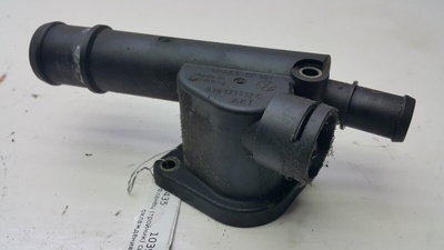038121132G Фланец (тройник) системы охлаждения Audi A3 2004