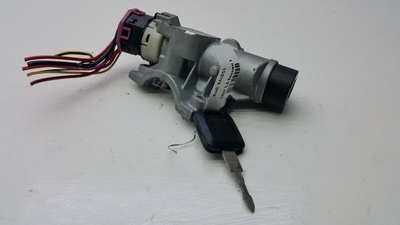 4D0905851A Замок зажигания Audi A4(B5) 1994