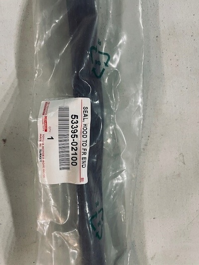 5339502100 toyota corolla e18 седан уплотнитель декоративная передняя 53395 - 02100 новая