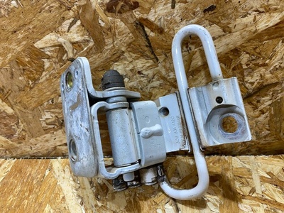 3C8831412C петля двери передней правой Volkswagen Passat B7 2014