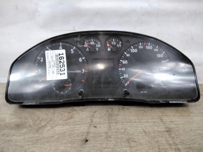 8D0919033C Audi a4 b5 1.6 спидометр