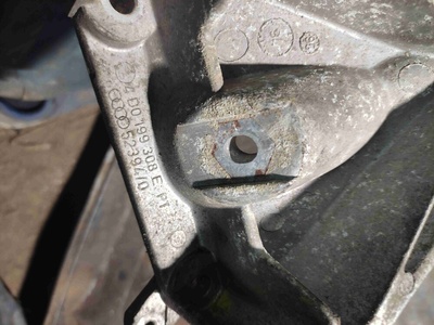 4D0199308E Кронштейн двигателя Audi A8 1998
