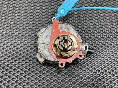 06E145100M Насос вакуумный Audi Q5 8R 2010 ,,06E145100AA,06E145100Q,06E145100R