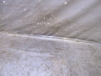 7L6839476GPRP Накладка стекла заднего правого VW Touareg 2002-2010