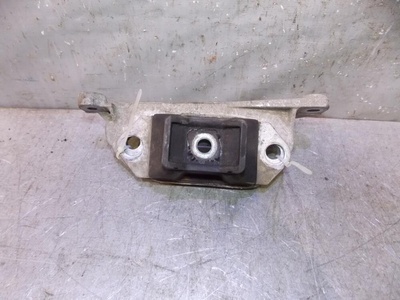 8200216113 Кронштейн опоры КПП Renault Logan 2005-2014