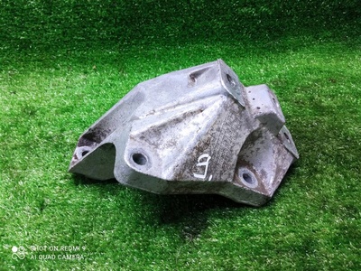 1J0199117Q кронштейн кпп Audi A3 (8L) (1996-2003)