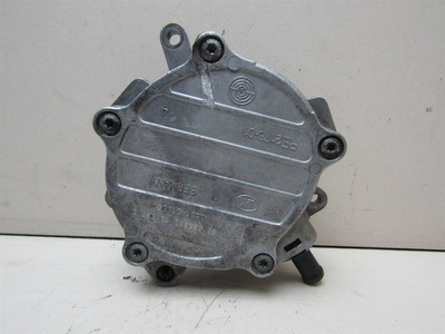 06D145100D Насос вакуумный Audi A4 (B6) 2000-2004