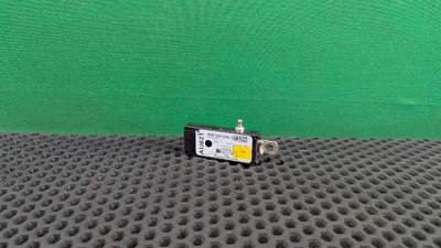 4D0035225Q Усилитель антенны Audi A8 D2 (S8) 2000 4D0 035 225 Q