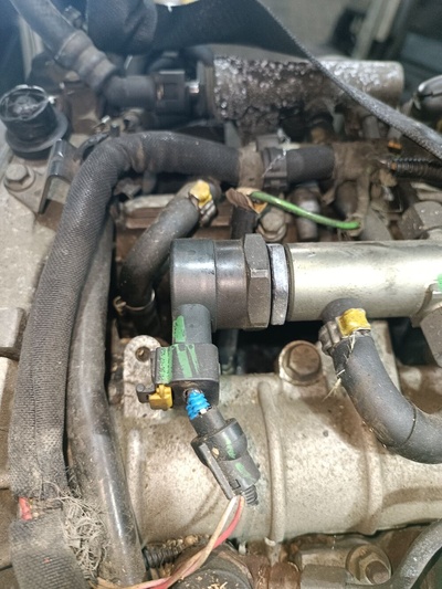 0281002507 Регулятор давления топлива Opel Vectra 16V 2006