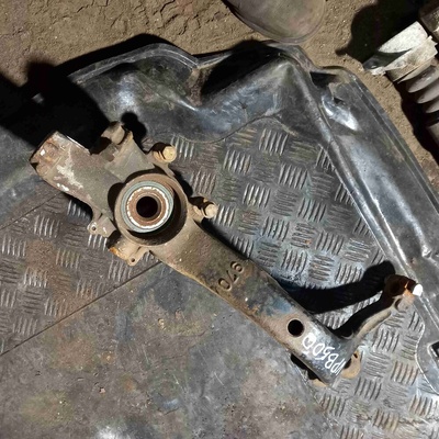 8d0407257 Ступица передняя левая Volkswagen Passat B5 2000
