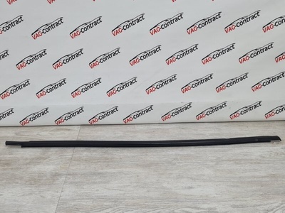 5E0837477 Уплотнитель стекла двери Skoda Octavia A7 2015 , 5E0837478