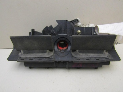 8D9827565 Ручка открывания багажника Audi A4 (B5) 1994-2002