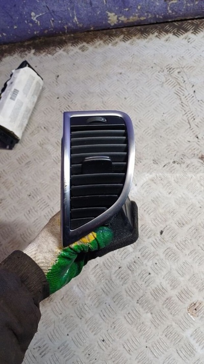 4L0820902 Дефлектор обдува салона Audi Q7 4L 2008