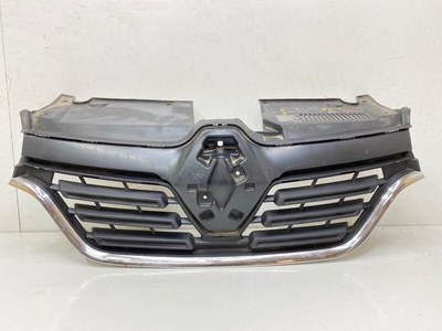 623105887R решетка радиатора Renault Logan 2 2018-