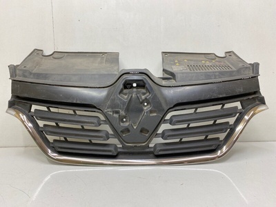 623105887R решетка радиатора Renault Logan 2 2018-