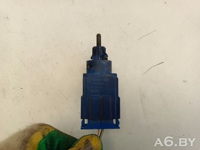 1J0927189E Датчик положения педали сцепления Volkswagen Jetta 4 2000