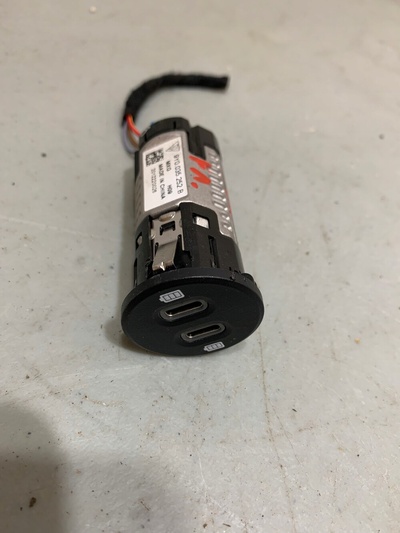 9Y0035252B порше 9y0 разъем usb