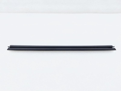 7P0839471C Уплотнитель стекла двери Volkswagen Touareg NF 2014