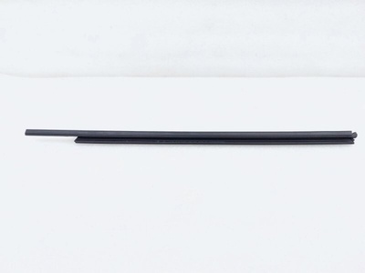 7P0837472C Уплотнитель стекла двери Volkswagen Touareg NF 2014