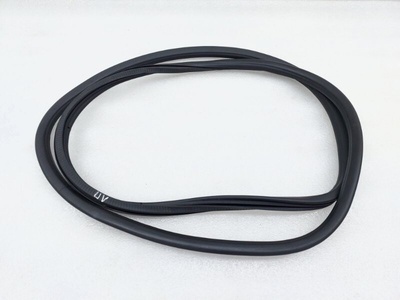 7P0867365C Уплотнитель проема двери Volkswagen Touareg NF 2014 , 7P0867365F