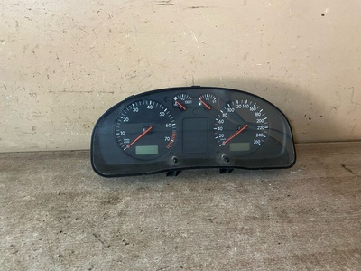 3B1919880 Панель приборов VW Passat B5 1.6 МКПП 1996-2000 Nissan