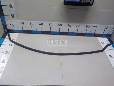 5303960050 Уплотнитель капота Toyota LX 570 2007