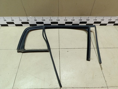 5M0839432D5AP Уплотнитель стекла двери VW Golf V Plus 2005-2014