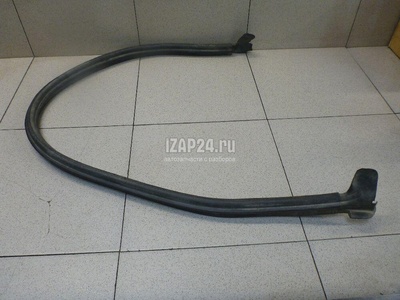 668300019R Уплотнитель капота Renault Duster 2012