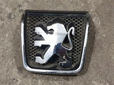 9623832877 Peugeot 406 95 - 04 эмблема передняя логотип