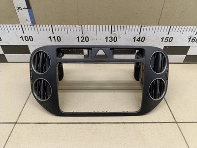 5M0858069NVAL Рамка магнитолы VW Golf V Plus 2005-2014