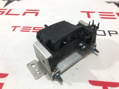 100918100A Прочая запчасть Tesla Model X 2018 ,1056505-00-E,1003915-10-F,1003311-00-B