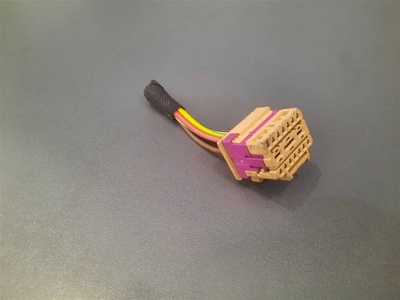 4f0972483a разъем VW Touareg 2010-2014 2014