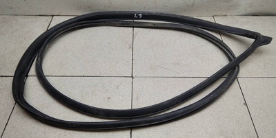 6787212530 Уплотнитель двери задней левой toyota Corolla (E150) 2006-2013