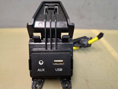 96120F2010 разъем AUX / USB Hyundai Elantra AD 2018