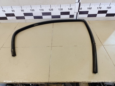 13188924 Уплотнитель стекла двери OPEL Corsa D 2006-2015
