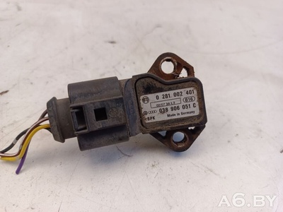 038906051C Датчик давления наддува Volkswagen Jetta 5 2006 ,0281002401