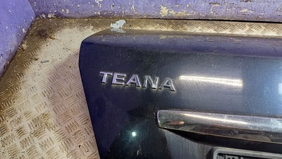 Эмблема Nissan Teana J32 2010