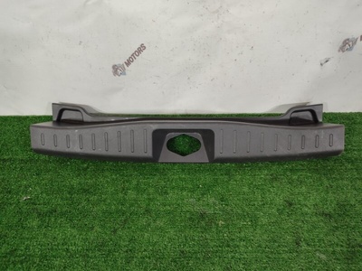 64716b1010 Накладка замка багажника Toyota Passo KGC10 2007 64716-b1010