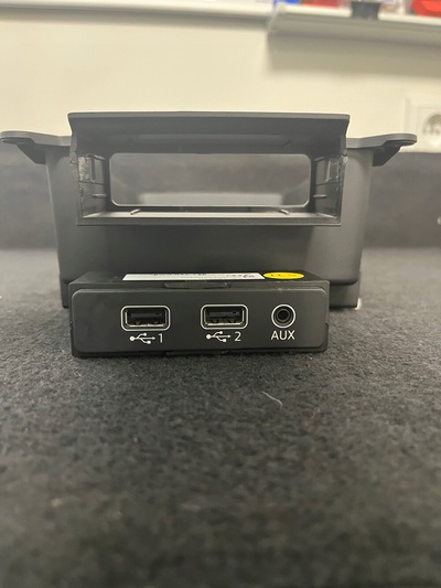 8W0035736 audi a4 a5 блок usb полка подлкотника порт usb 8w0864981