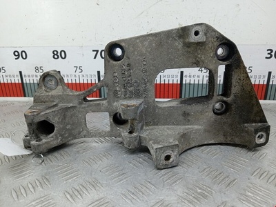 06F903143B Кронштейн генератора Volkswagen Golf 6 (2007-2012) 2004 ,