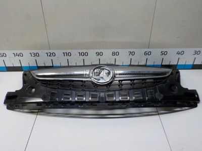 1320180 Решетка радиатора GM Corsa D (2006 - 2015)