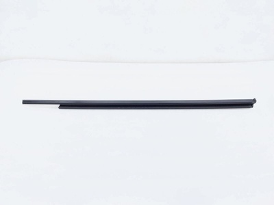 7P0837472C Уплотнитель стекла двери Volkswagen Touareg NF 2014