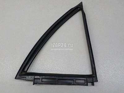 6818812330 Уплотнитель форточки правой Toyota Corolla E15 (2006 - 2013)