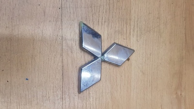 Эмблема значек логотип mitsubishi carisma рестайлинг