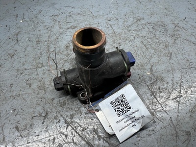 037121132B Фланец (тройник) системы охлаждения Volkswagen Transporter T4 restailing 1993