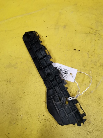 5257652160 Крепление бампера 52576-52160 на Toyota Aqua NHP10 Toyota 52576-52160 52576-52160